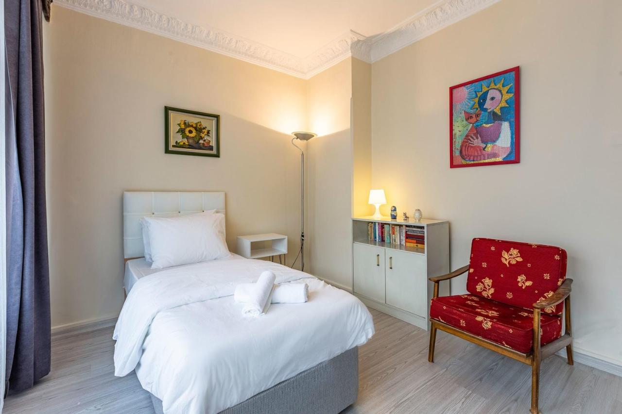 Charming Apartment Surrounded By Vibrant Attractions In Kadikoy Istanbul Exterior photo