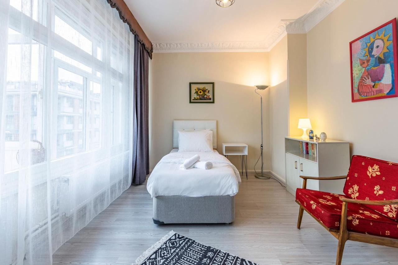 Charming Apartment Surrounded By Vibrant Attractions In Kadikoy Istanbul Exterior photo